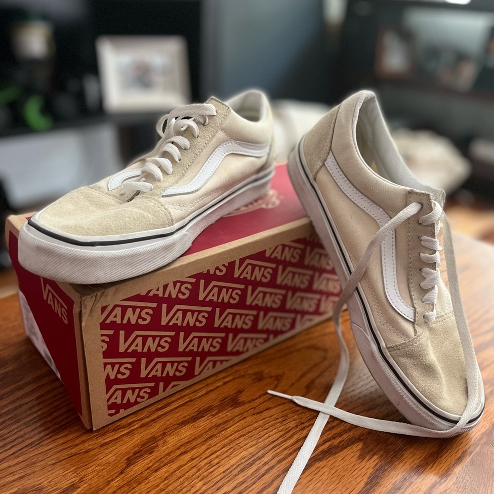 VANS Old Skool lace-up shoes in Turtle Dove/True White. Like new.